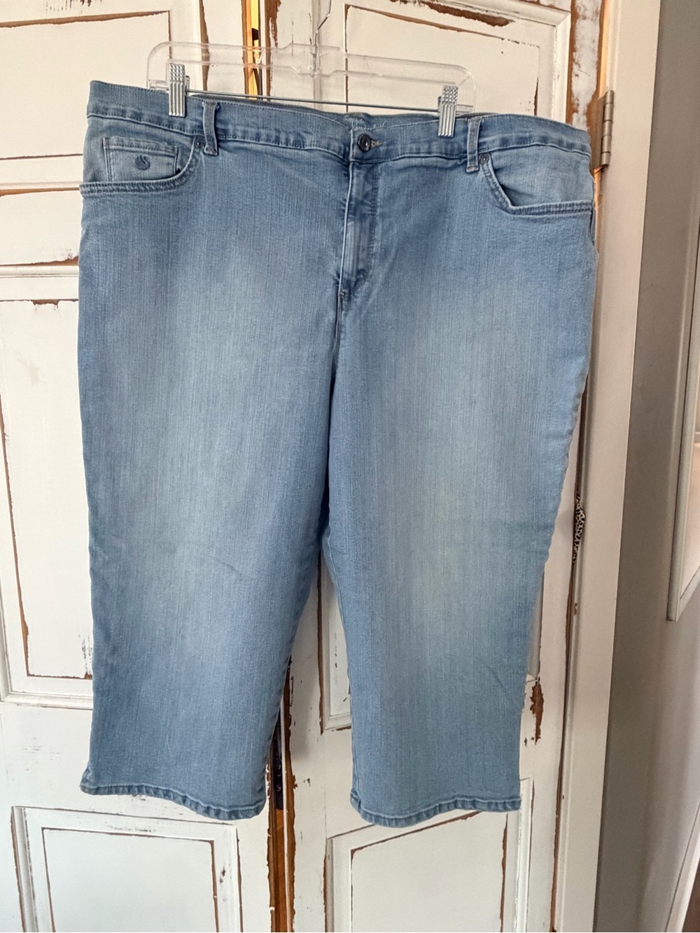 Gloria Vanderbilt Light Blue Cropped Denim Jeans